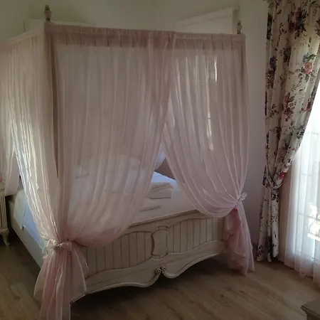 Lucky Angel Bed and Breakfast 3*