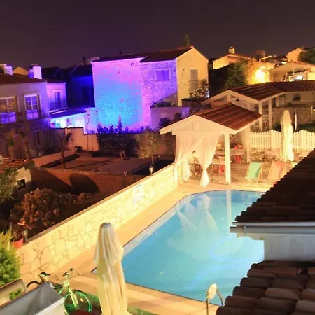 לינה וארוחת בוקר Alacati Lucky Angel 4*